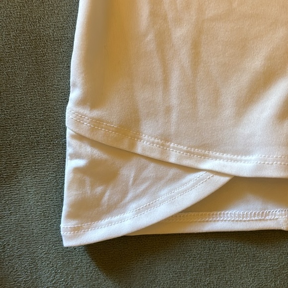 NWT The Diplomat Golf Course Under Armour Women’s White Polo Top Shirt XS - Picture 8 of 9